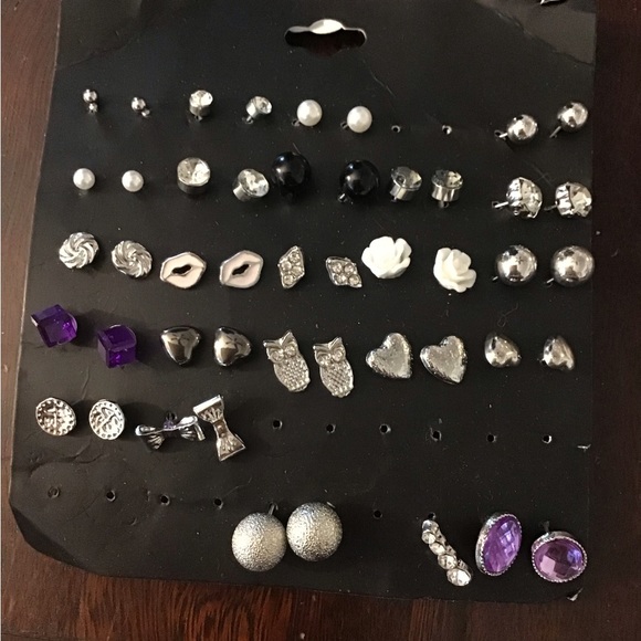 Deadstock Earring Bundle (4 cards) - Picture 2 of 5